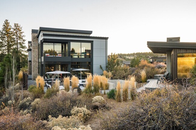 Building Photo - Contemporary Fully Furnished Four Bed Four Bath Masterpiece in Tetherow