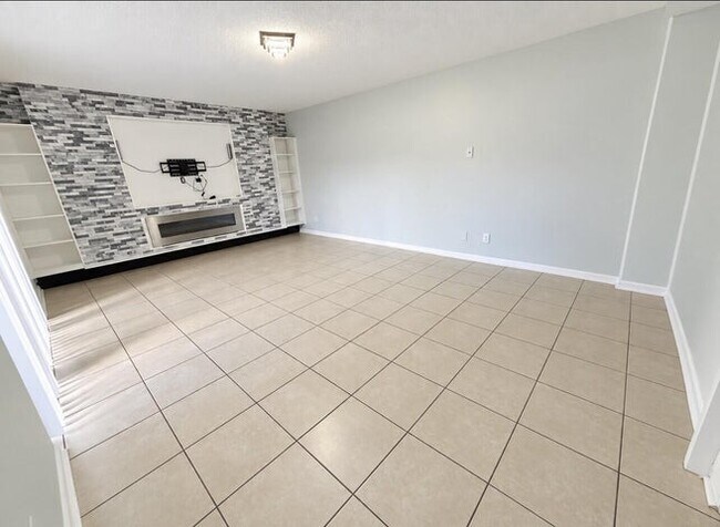 Foto del edificio - 4039 Palm Bay Cir