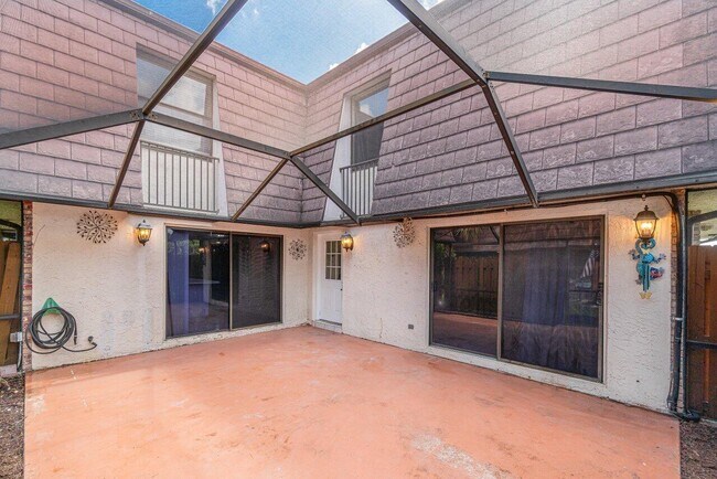 Foto del edificio - 7633 Courtyard W Run