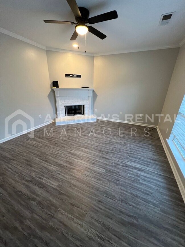 Building Photo - Townhome For Rent In Pelham,AL...Available...