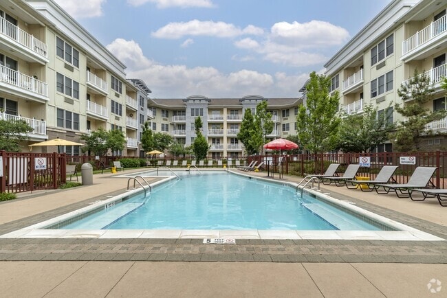 Building Photo - Pier Village Apartments