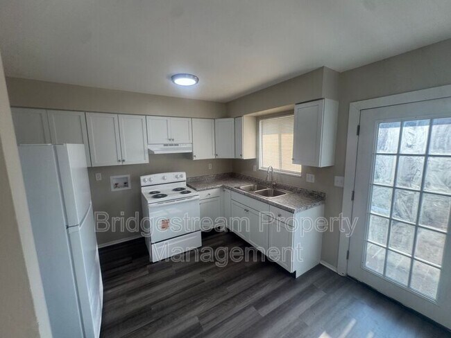 Foto del edificio - 4333 Powell Rd