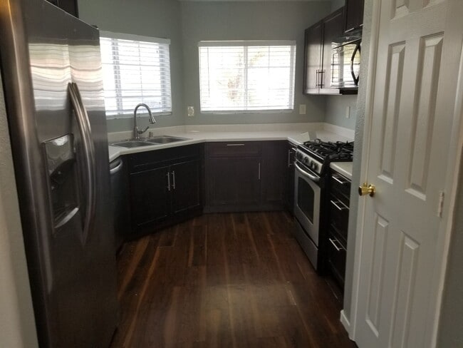 Building Photo - North Las Vegas Upgraded 4 Bedroom!