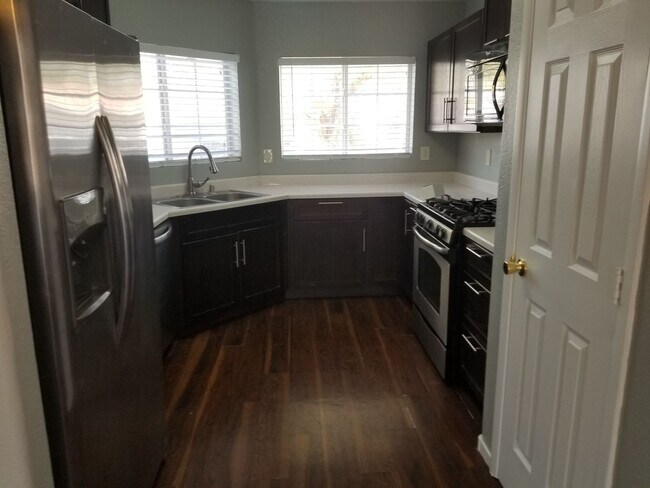 Foto del edificio - North Las Vegas Upgraded 4 Bedroom!