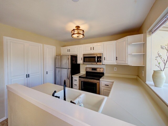 Building Photo - 6814 Ravencrest Dr