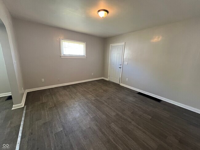 Foto del edificio - 320 N Sherman Dr