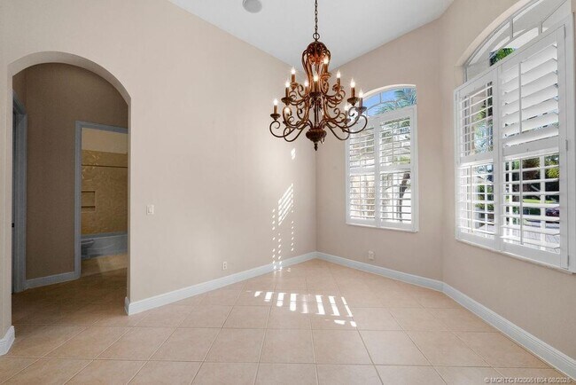 Foto del edificio - 511 SW Squire Johns Ln