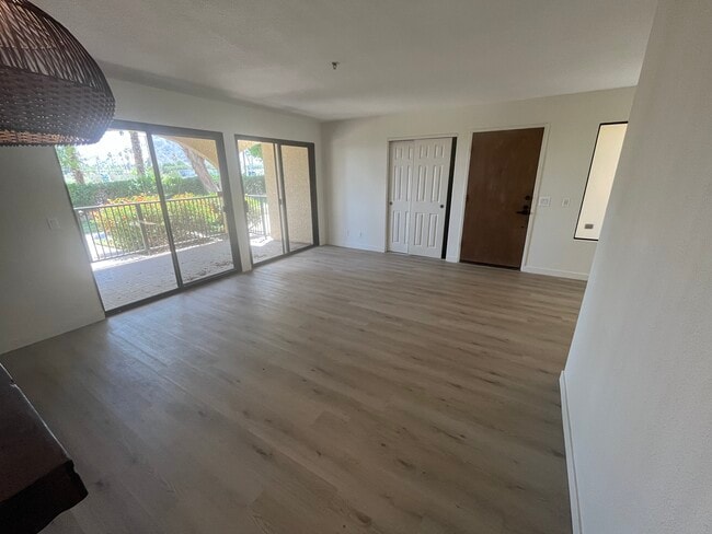 Building Photo - 200 E Racquet Club Rd