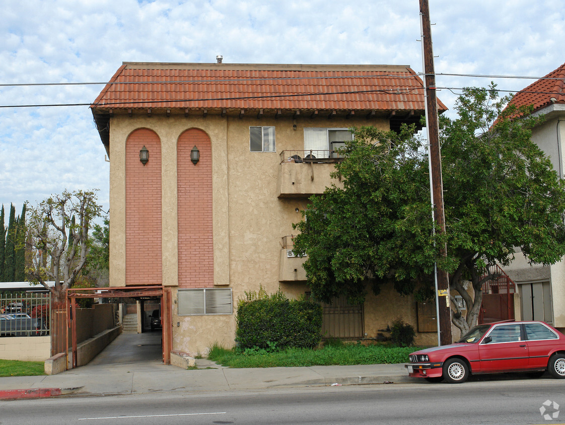 Building Photo - 8135 Reseda Blvd