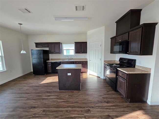 Building Photo - 6218 White Oak Dr