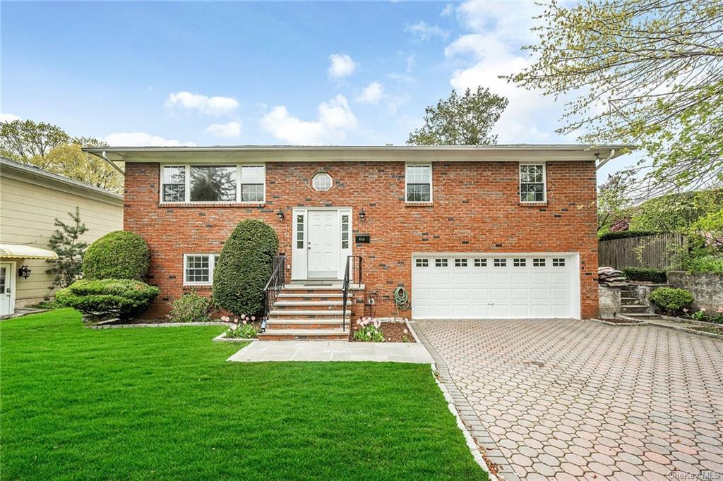 Foto principal - 649 White Plains Rd