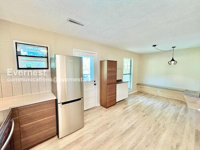 Foto del edificio - 5408 Waltham Ave