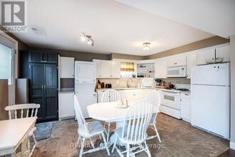 Building Photo - 801 Tarn Ct