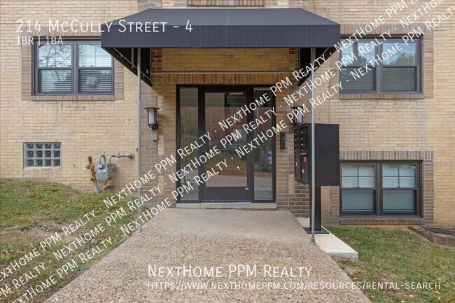 Building Photo - 214 McCully St