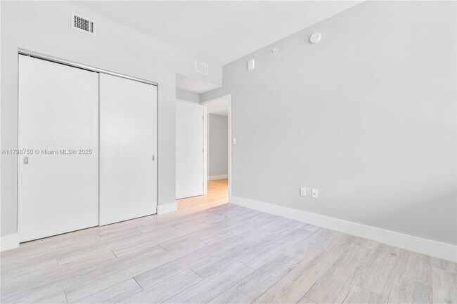 Foto del edificio - 16385 Biscayne Blvd