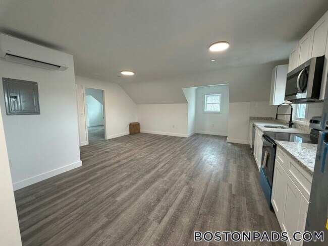 Building Photo - 197 S Main St