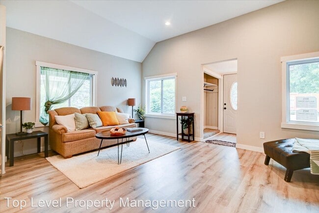 Building Photo - 3 br, 2 bath House - 905 Dane St