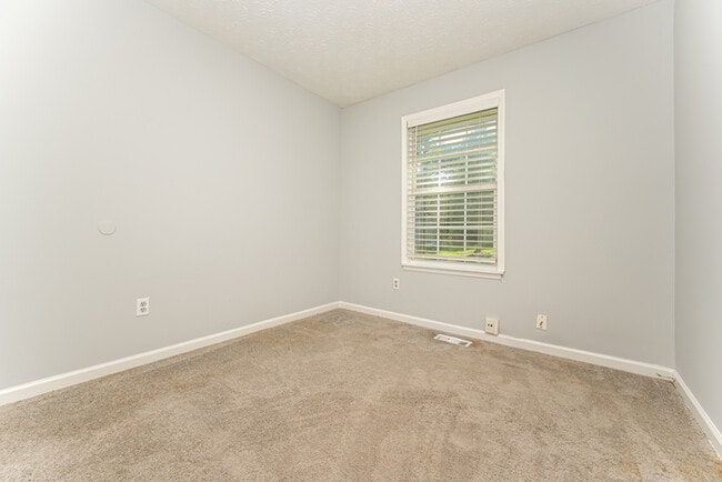 Building Photo - Fantastic 4bd/2ba home! Let yourself in!
