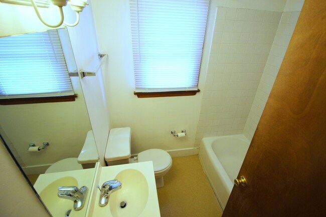 Building Photo - 717 S Allen St