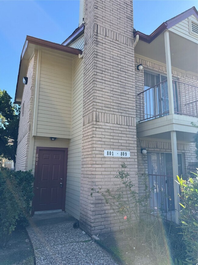 Building Photo - 2120 El Paseo St