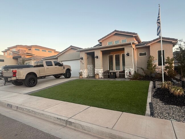 Building Photo - 659 S Goose Creek Dr