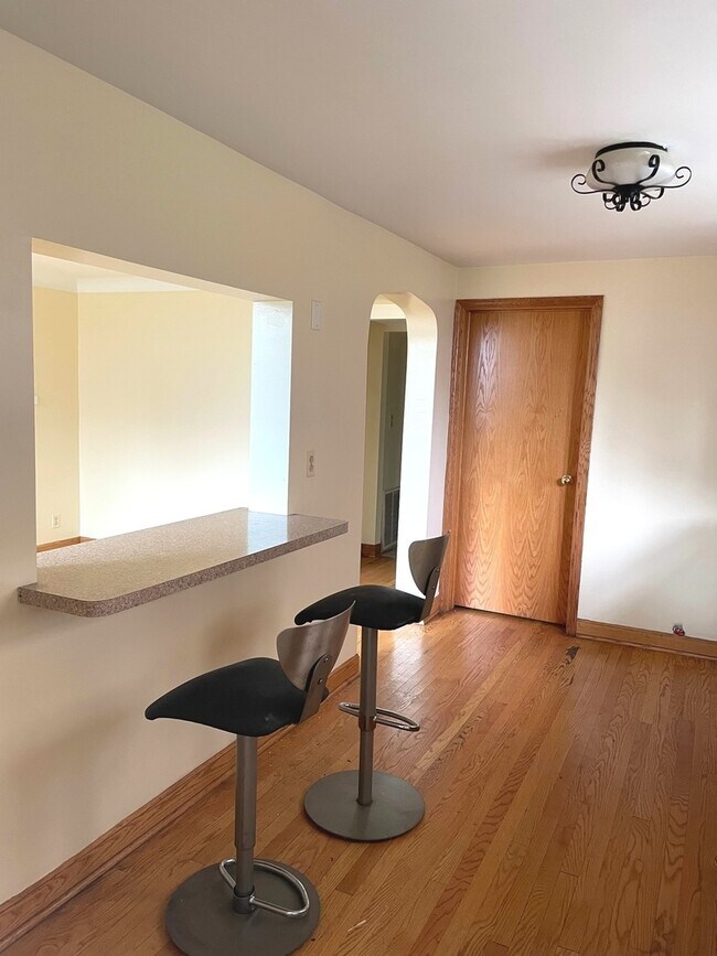 Foto del edificio - 1243 W 31st St