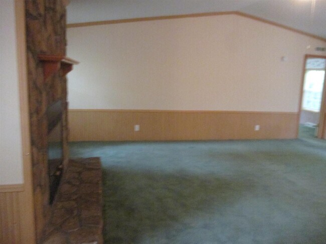 Building Photo - 355 White Birch Dr