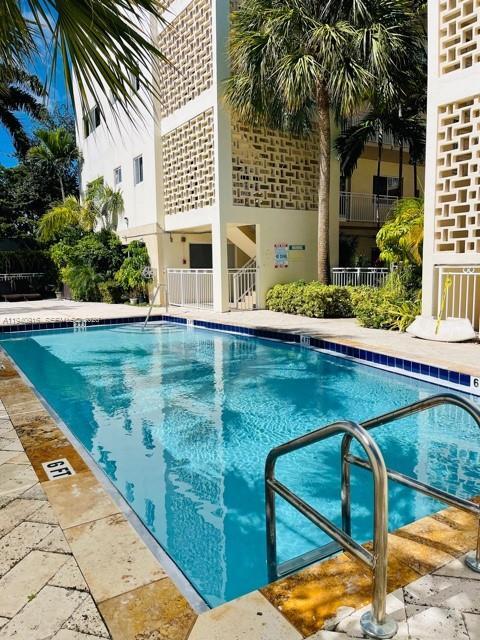 Foto del edificio - 10001 W Bay Harbor Dr