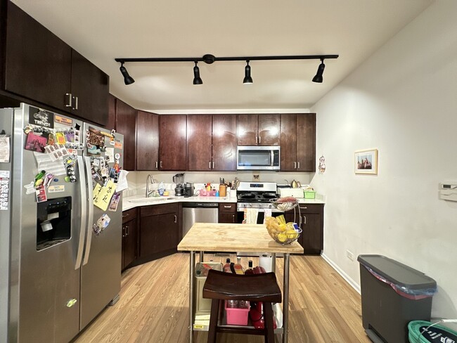 Foto del edificio - 1456 W Cortez St