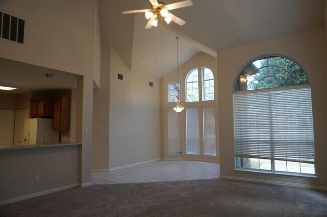 Building Photo - 3029 Golden Gate Dr