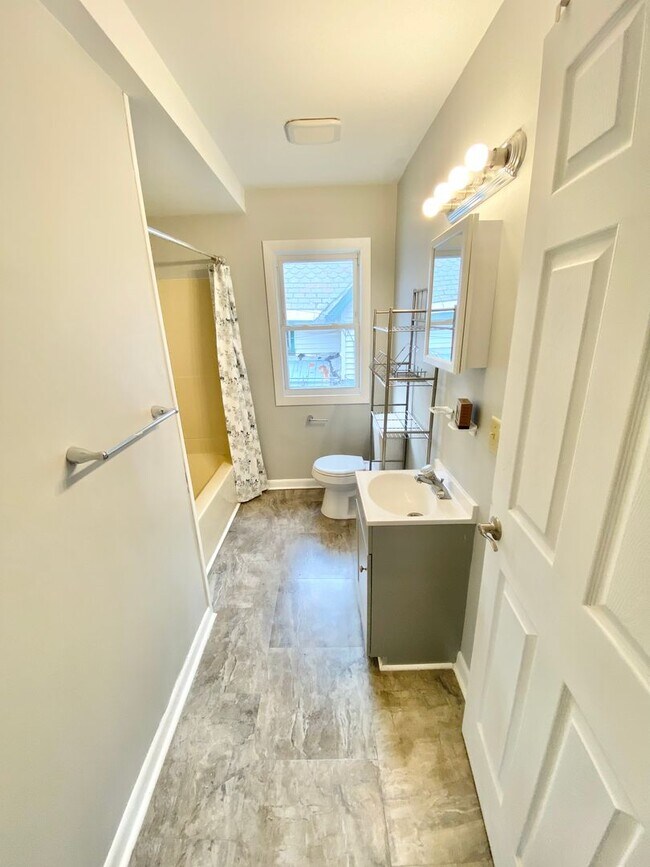 Building Photo - 132 N Champlain St