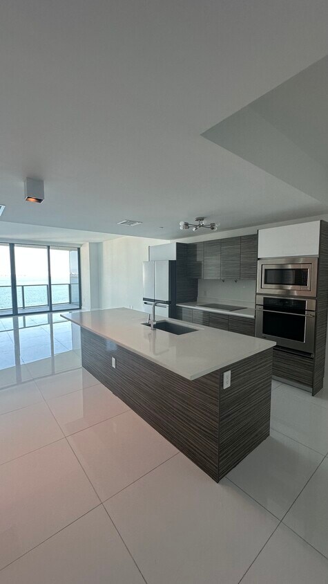 Foto principal - 808 Brickell Key Dr