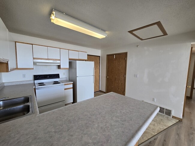 Building Photo - 64 Miller Ave SW