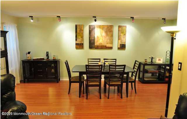 Building Photo - 13 S Pointe Dr