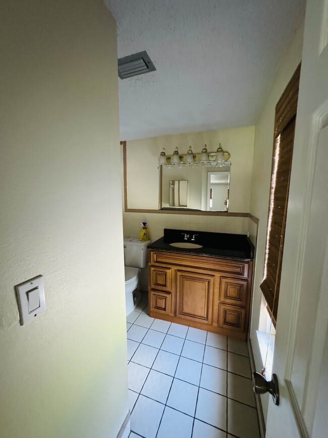 Building Photo - 8620 Horizon Ln