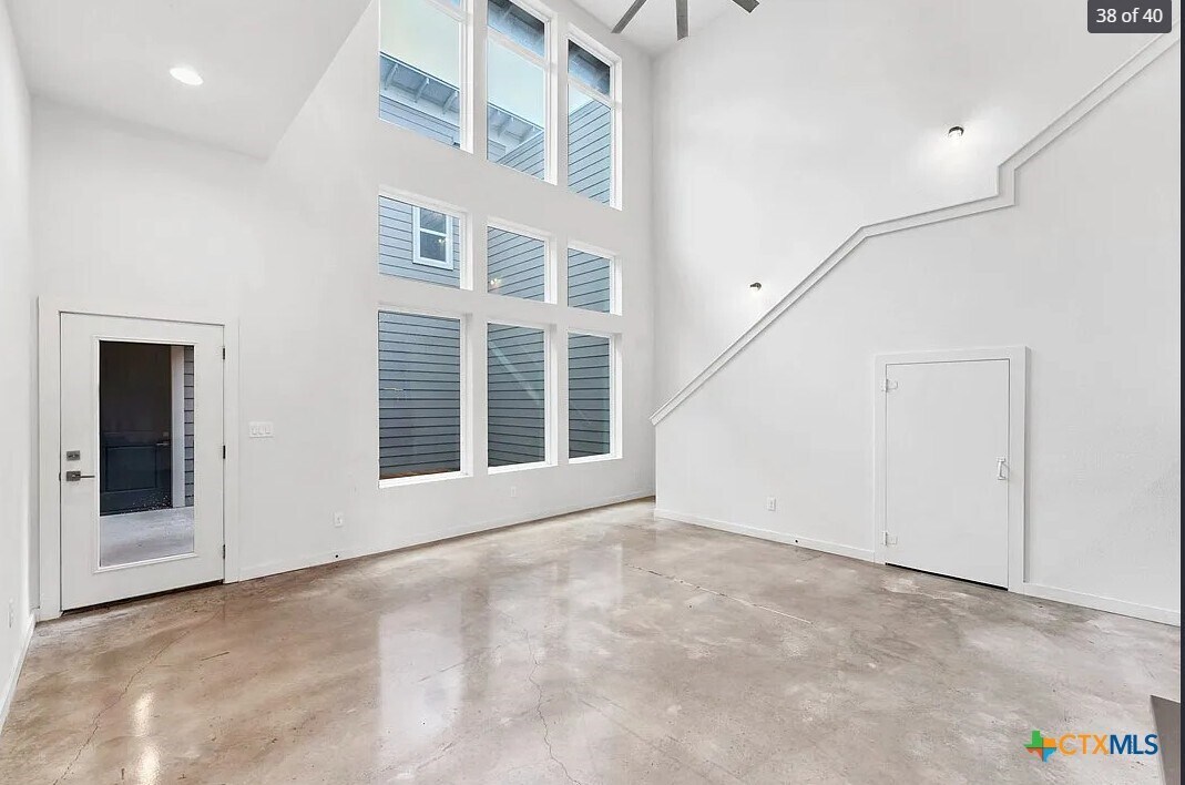 Foto del edificio - 1143 N Academy Ave