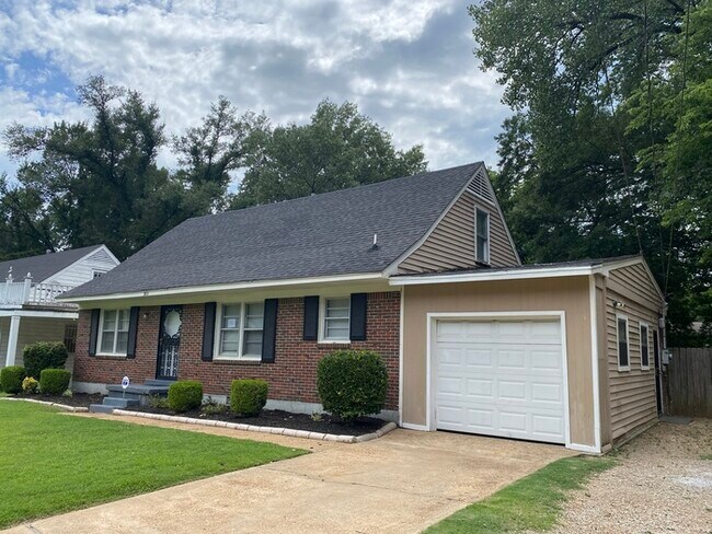 Building Photo - 3801 Bluejay - Available Now!