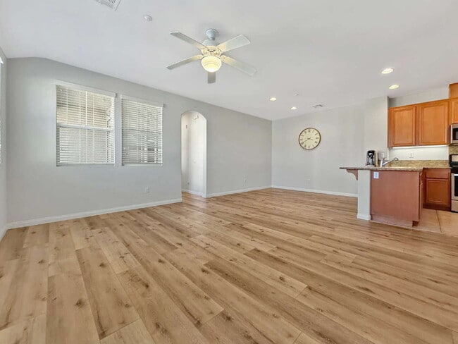Foto del edificio - Welcome Home to the Treana Community in Stevenson Ranch 3BR 2 BA