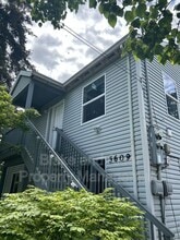 Building Photo - 5609 SE 117th Ave