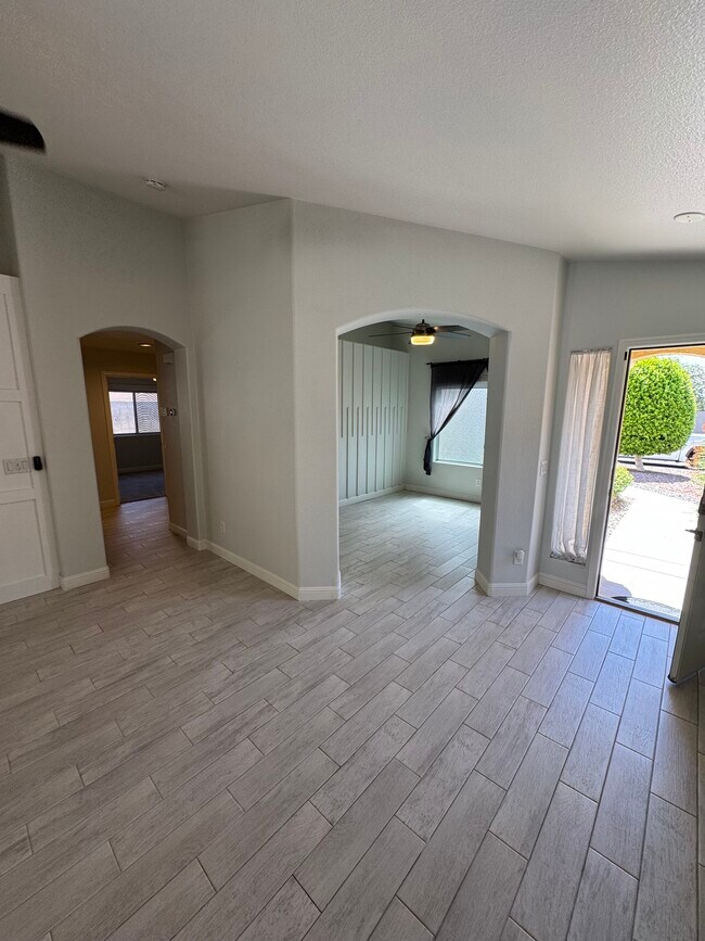 Foto del edificio - 21469 N 79th Dr