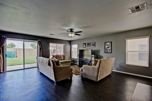 Building Photo - 31325 N Shale Dr