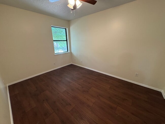 Building Photo - 1 Bedroom / 1 Bath Apartment in Batesville