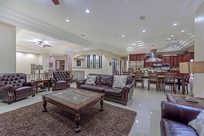 Foto del edificio - 7985 Fairfield Ave