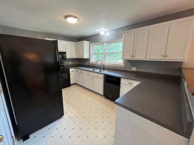 Building Photo - 473 Williams Dr