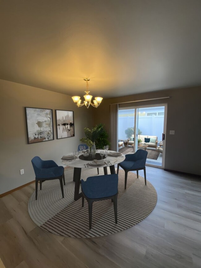Building Photo - Peach103 (CWP)
