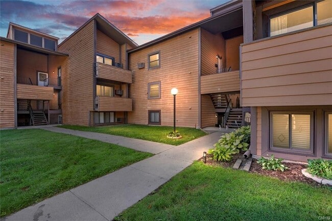 Building Photo - 556 Village Blvd N
