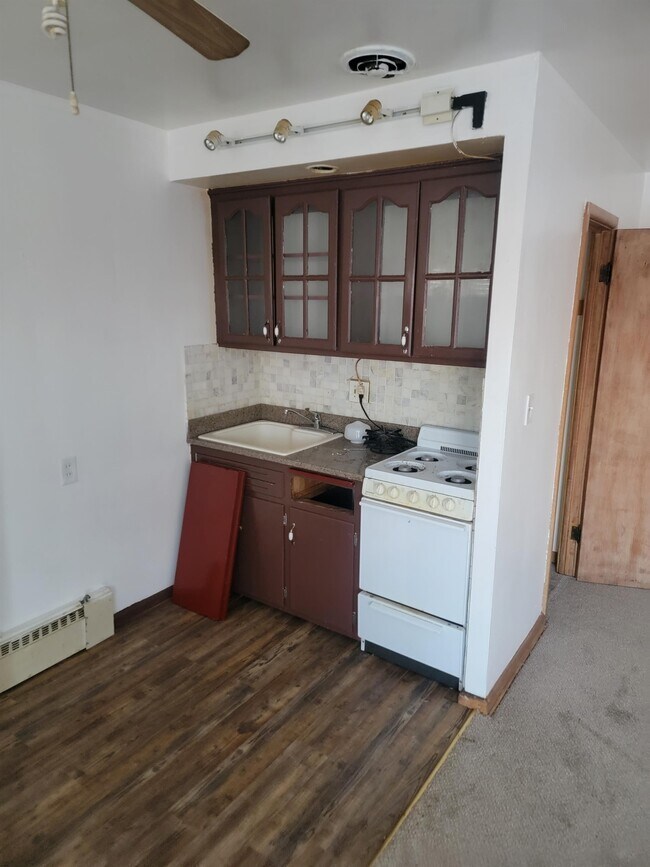 1135 W Atkinson Ave Unit 8, Milwaukee, WI 53206 Room for Rent in