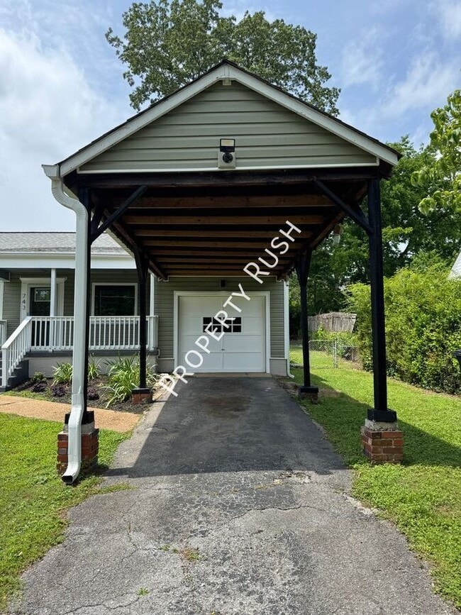 Building Photo - 743 Lanoir St