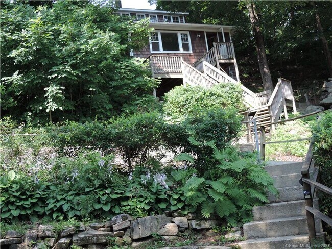 Building Photo - 11 Reynolds Rd