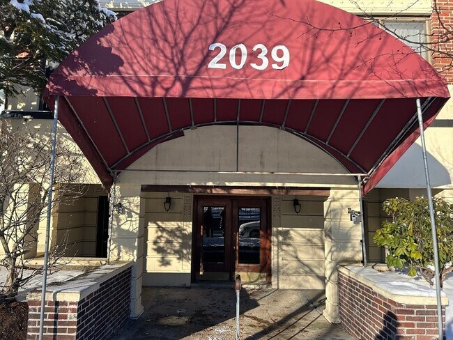 Foto del edificio - 2039 Commonwealth Ave
